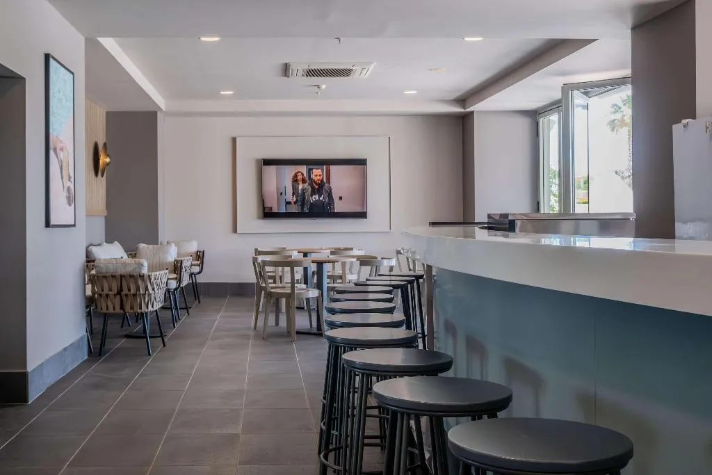 Bar, Barut Goia, Antalya