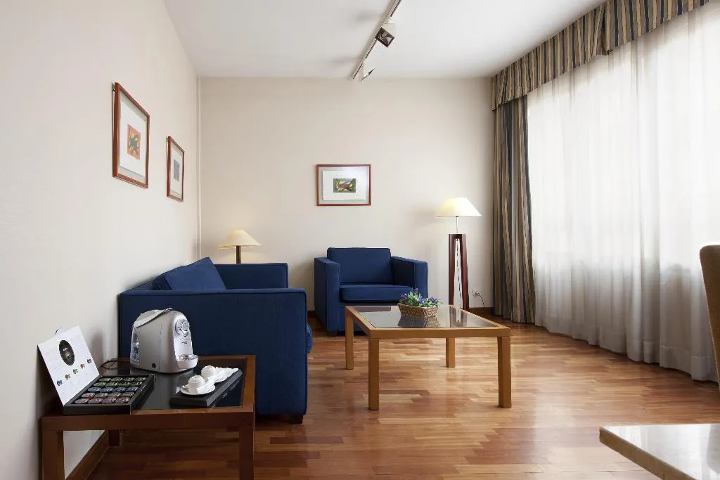 JUNIOR SUITE STANDARD Room, NH Castellón Mindoro, Valencia