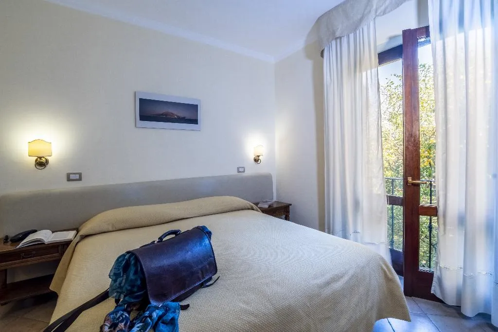 Double or Twin STANDARD Room, Il Roseto Resort, Naples