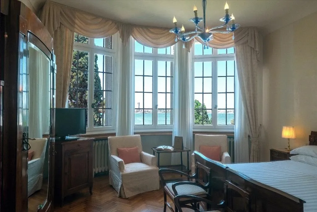 Double or Twin WITH VIEWS Room, Villa Mabapa, Venice