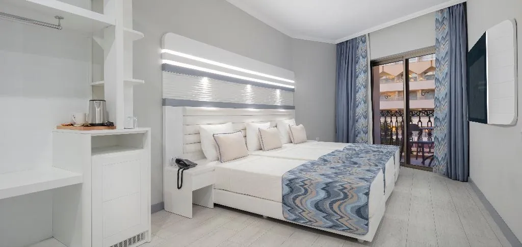 FAMILY ROOM SIDE SEA VIEW Room, Blue Marlin Deluxe Spa Resort, Antalya