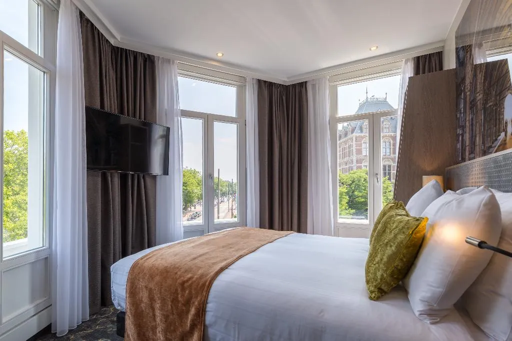 Double or Twin DELUXE Room, Leonardo Hotel Amsterdam Museum Quarter, Amsterdam
