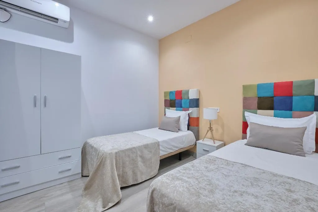 APARTMENT CAPACITY 10 Room, Apartamentos en Sol, Madrid
