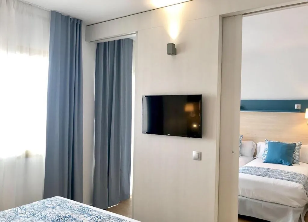 QUADRUPLE STANDARD Room, Hotel Salou Beach Rentalmar, Costa Dorada
