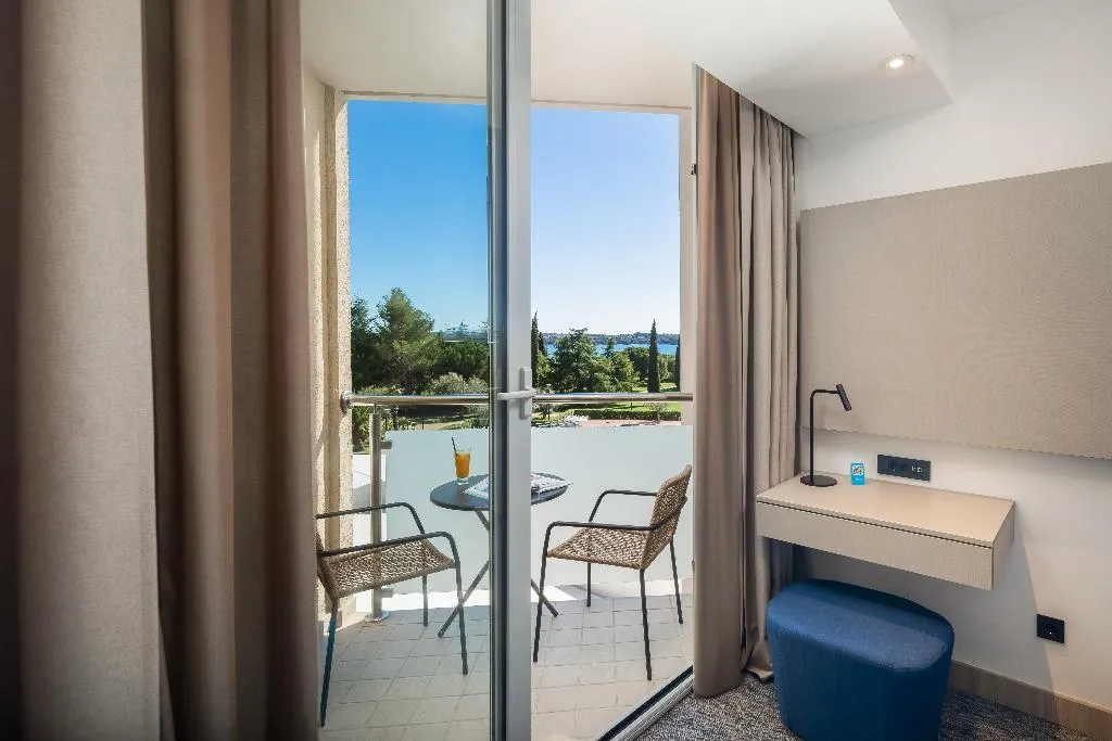 FAMILY ROOM SIDE SEA VIEW WITH BALCONY Room, Aminess Vival Maestral Hotel, Istria