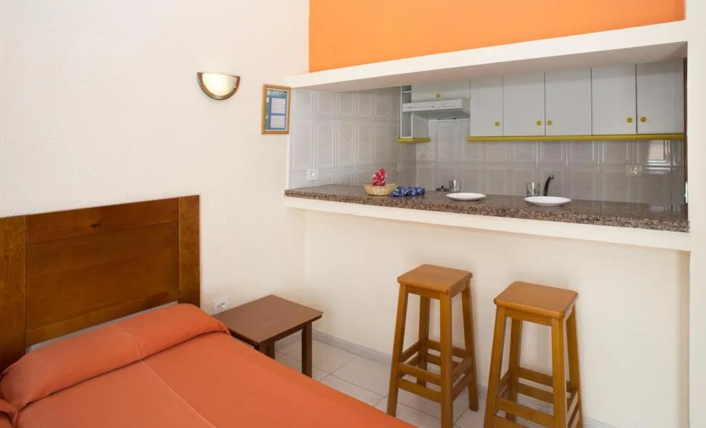 Room, Paradero II, Tenerife