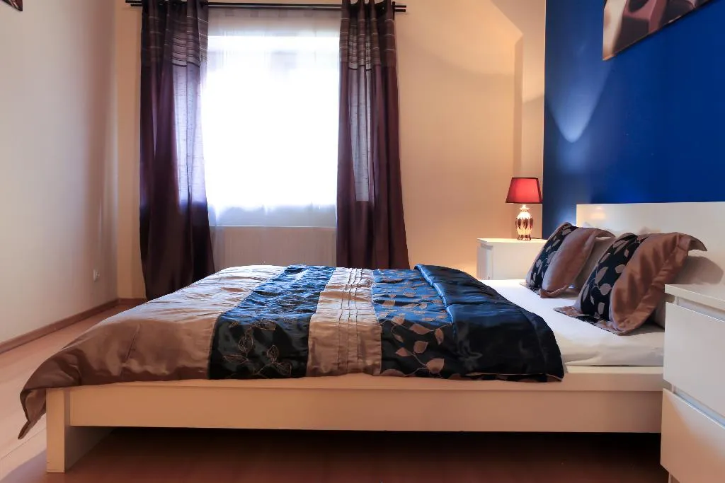 APARTMENT CAPACITY 8 THREE BEDROOMS Room, Old Town Apartments Slawkowska, Krakow