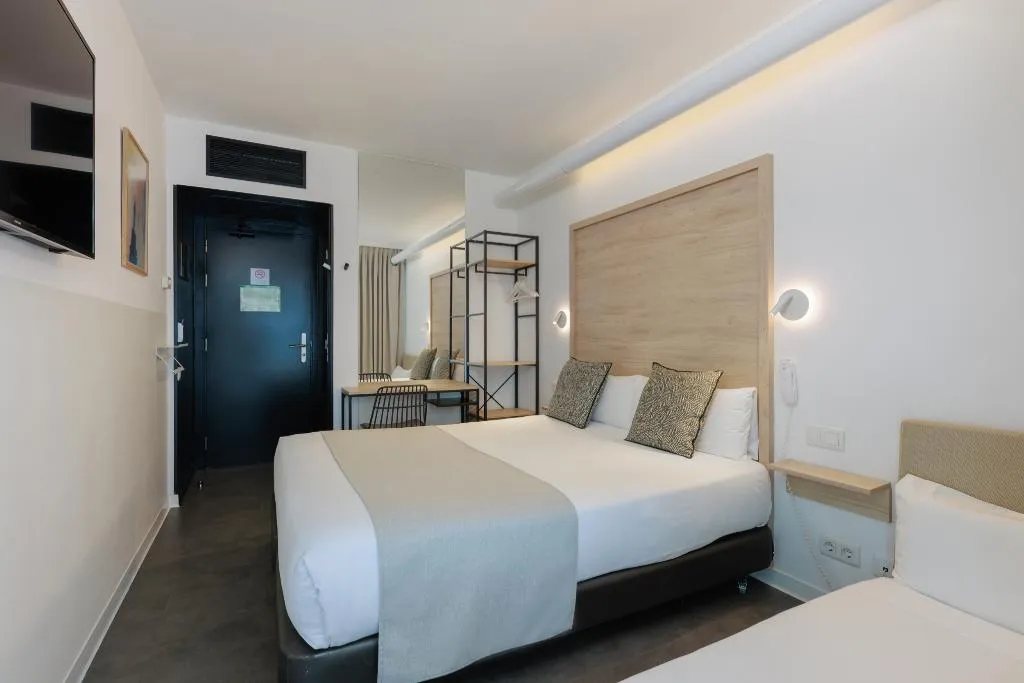 TRIPLE INNER Room, Casa Lit Barcelona, Barcelona