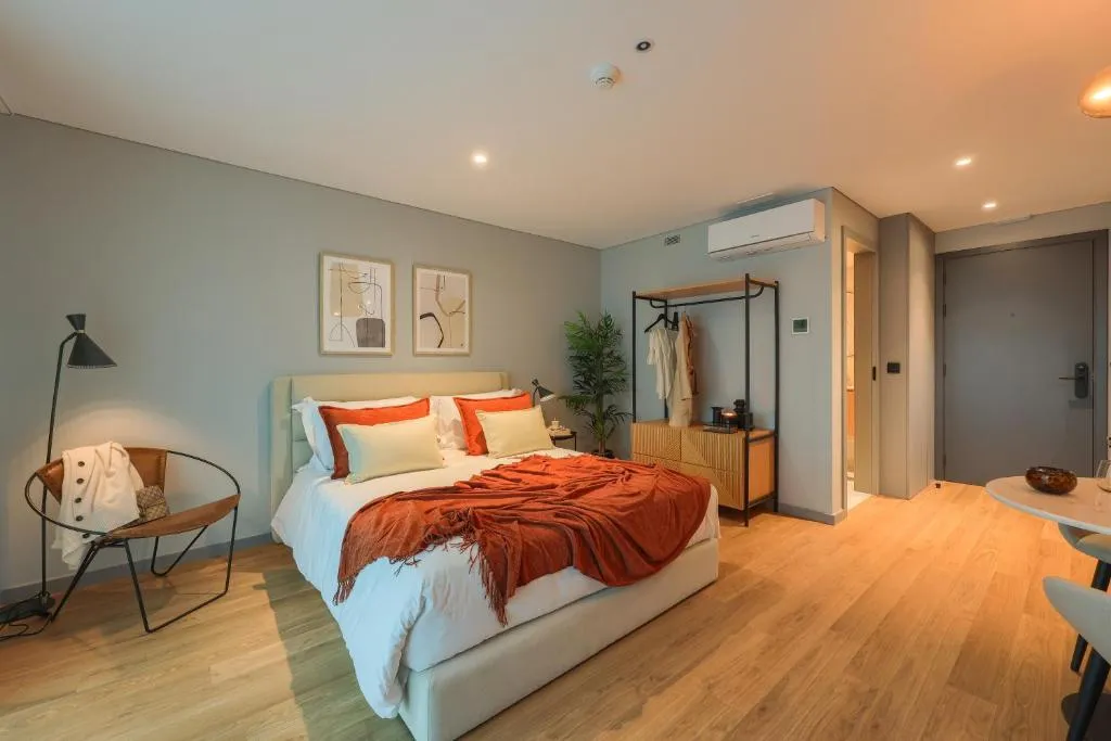 STUDIO ONE BED Room, Nôma Living Icon Apartments, Porto