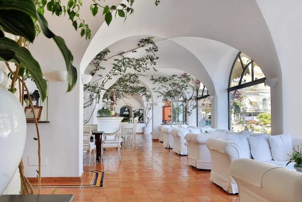 Lobby, Covo dei Saraceni, Naples