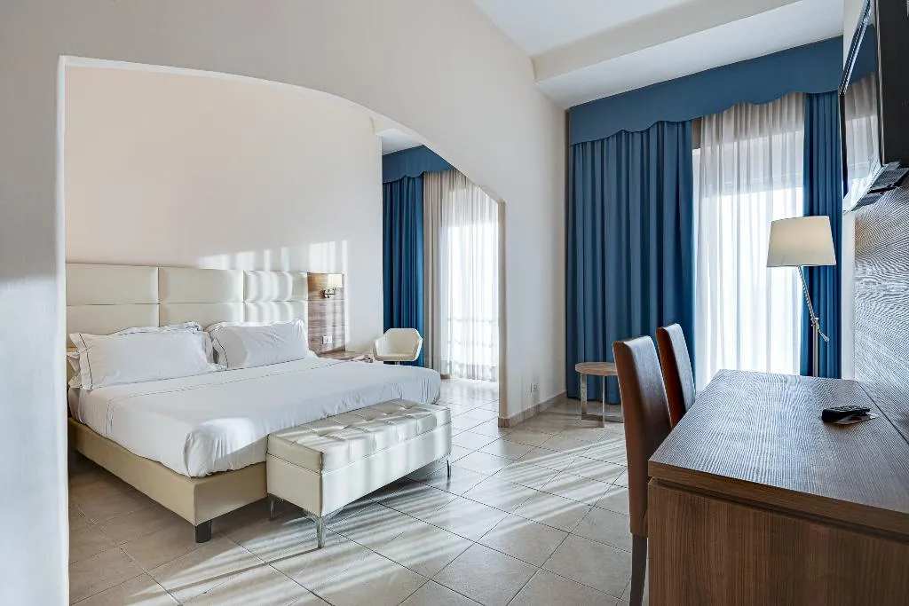 JUNIOR SUITE CAPACITY 3 Room, Hotel Mediterraneo, Rome