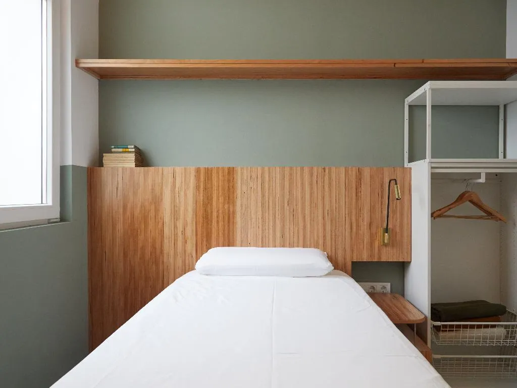 SINGLE BASIC Room, Ola Living Hostal Tetuan, Madrid