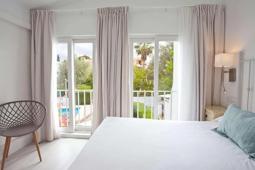 Room, La Pérgola, Majorca
