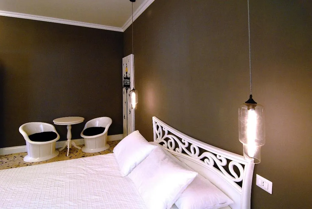 Room, Tiburtina Garden, Rome