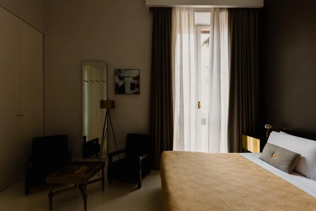 JUNIOR SUITE STANDARD Room, Piazza Di Spagna 9, Rome