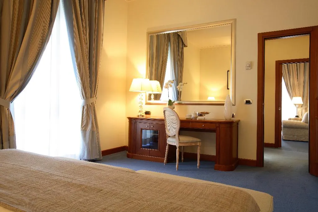 SUITE STANDARD Room, Starhotels Terminus, Naples