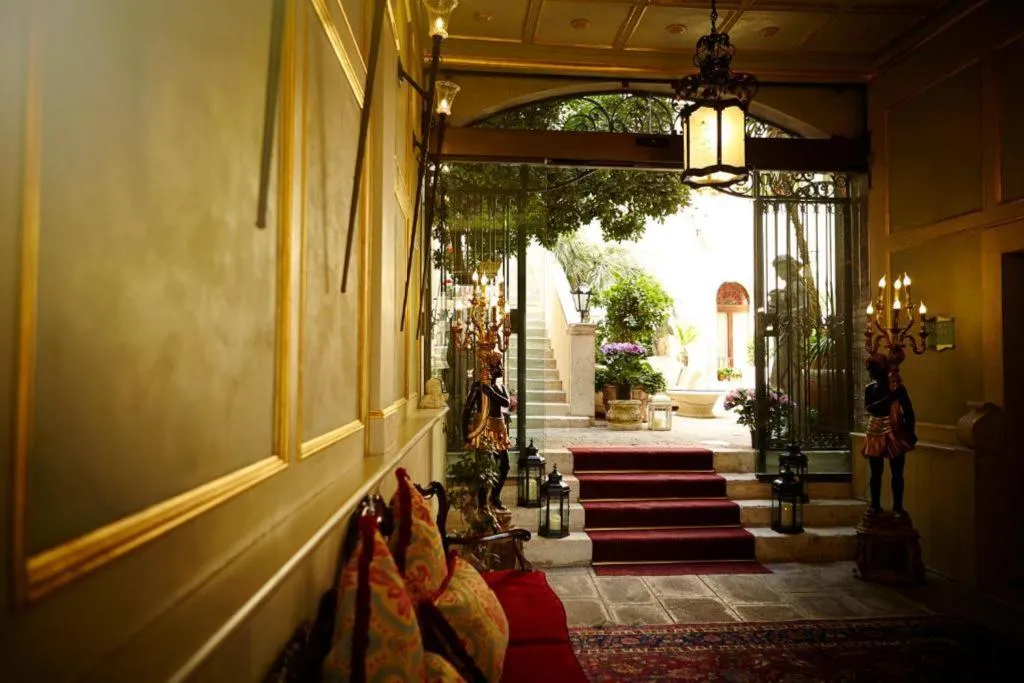 Lobby, Palazzo Paruta, Venice