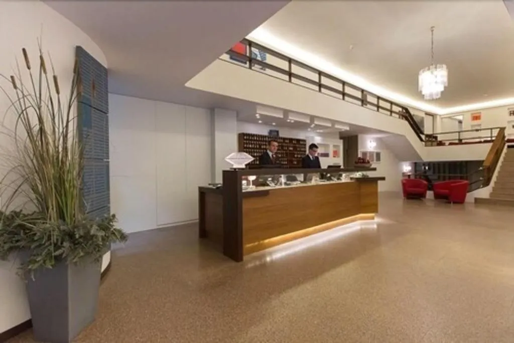 Lobby, Italia, Cagliari