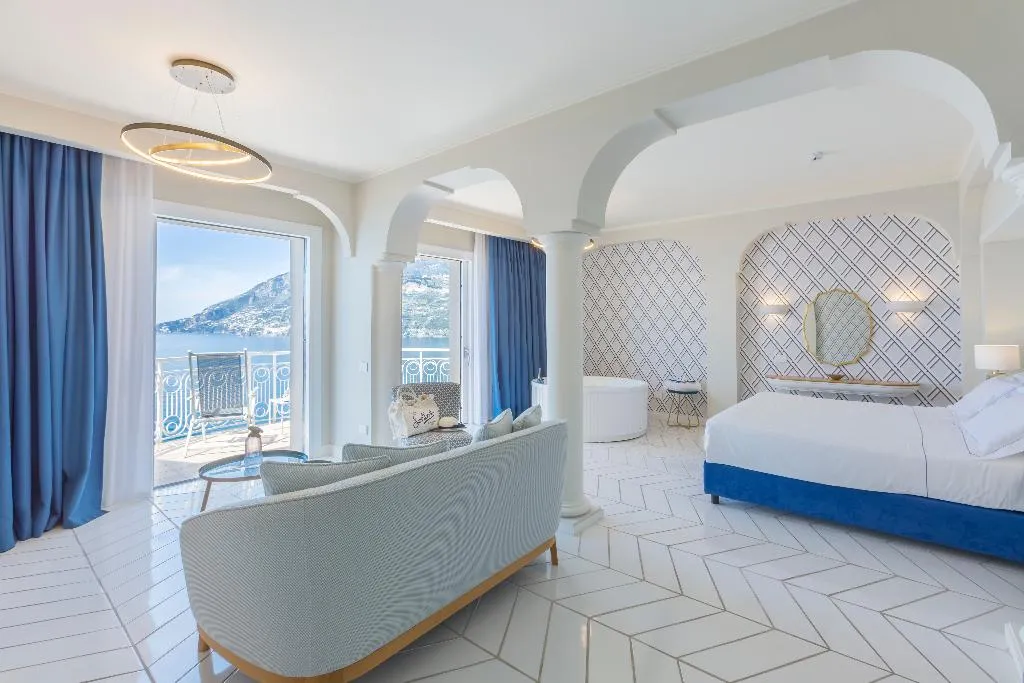 JUNIOR SUITE DELUXE WITH JACUZZI Room, Hotel Club Due Torri, Naples