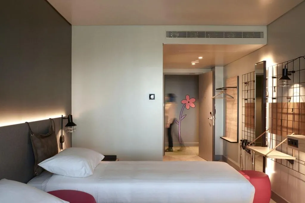 TWIN WITH VIEWS Room, Moxy Athens City, Athens