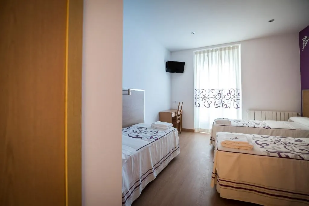 DOUBLE CAPACITY 3 Room, Hostal Carracedo, Madrid
