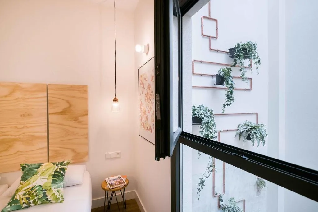 Room, Magatzem 128, Barcelona