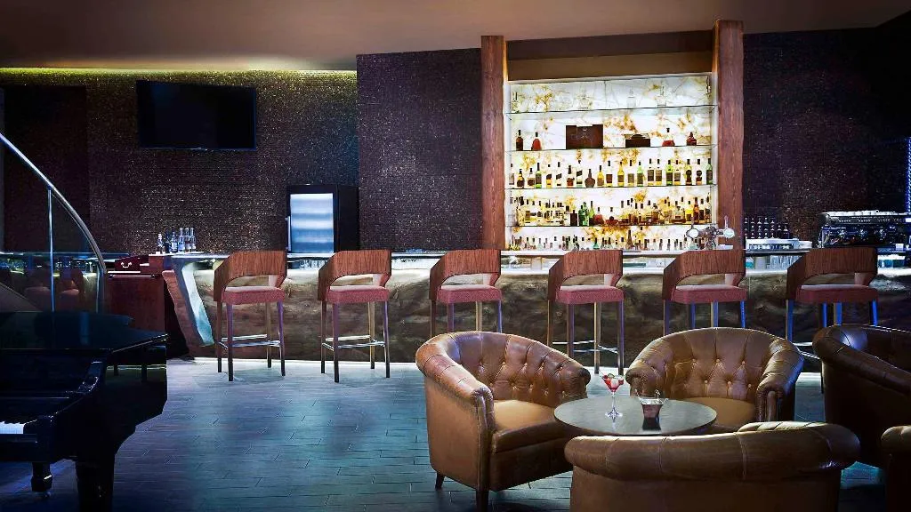 Bar, Sofitel Dubai The Palm, Dubai
