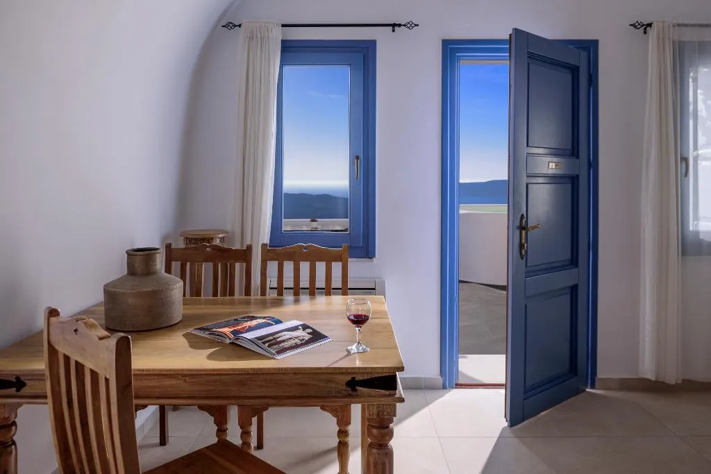 APARTMENT DELUXE WITH JACUZZI Room, Kamares Apartments, Santorini