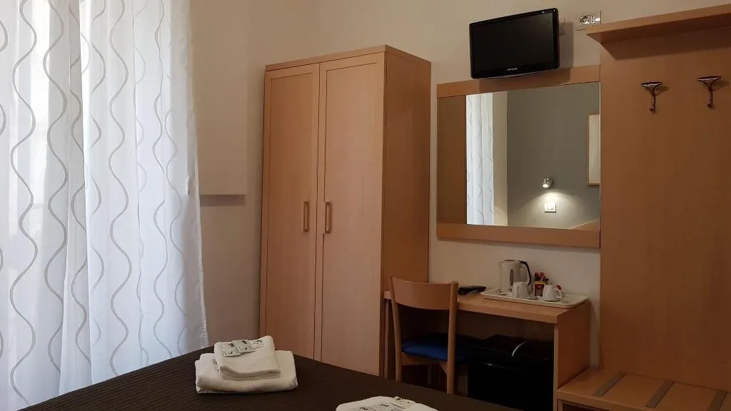 Room, B&B Oasi, Naples