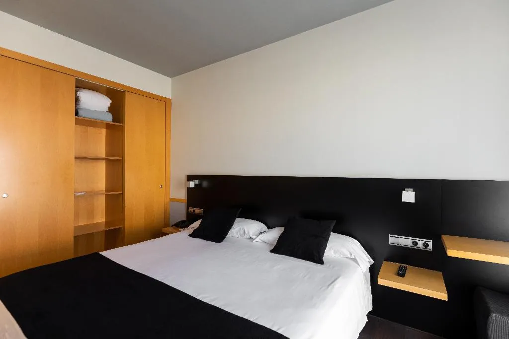 DOUBLE SINGLE USE STANDARD Room, Onix Liceo, Barcelona