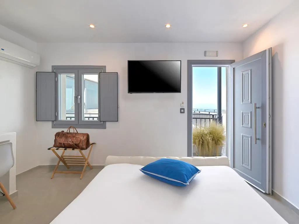 SUITE Accessible Room, Tatakis Design Hotel, Fira, Santorini