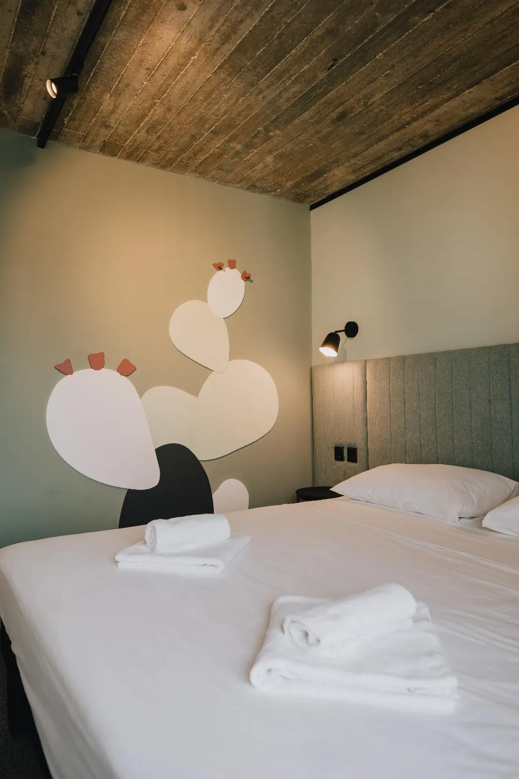 DOUBLE SUPERIOR KING BED Room, ibis Styles ST Pauls Bay Malta, Malta