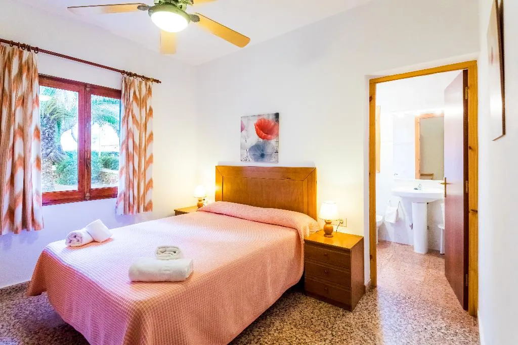 VILLA CAPACITY 6 THREE BEDROOM Room, Arenal Playa Menorca, Menorca