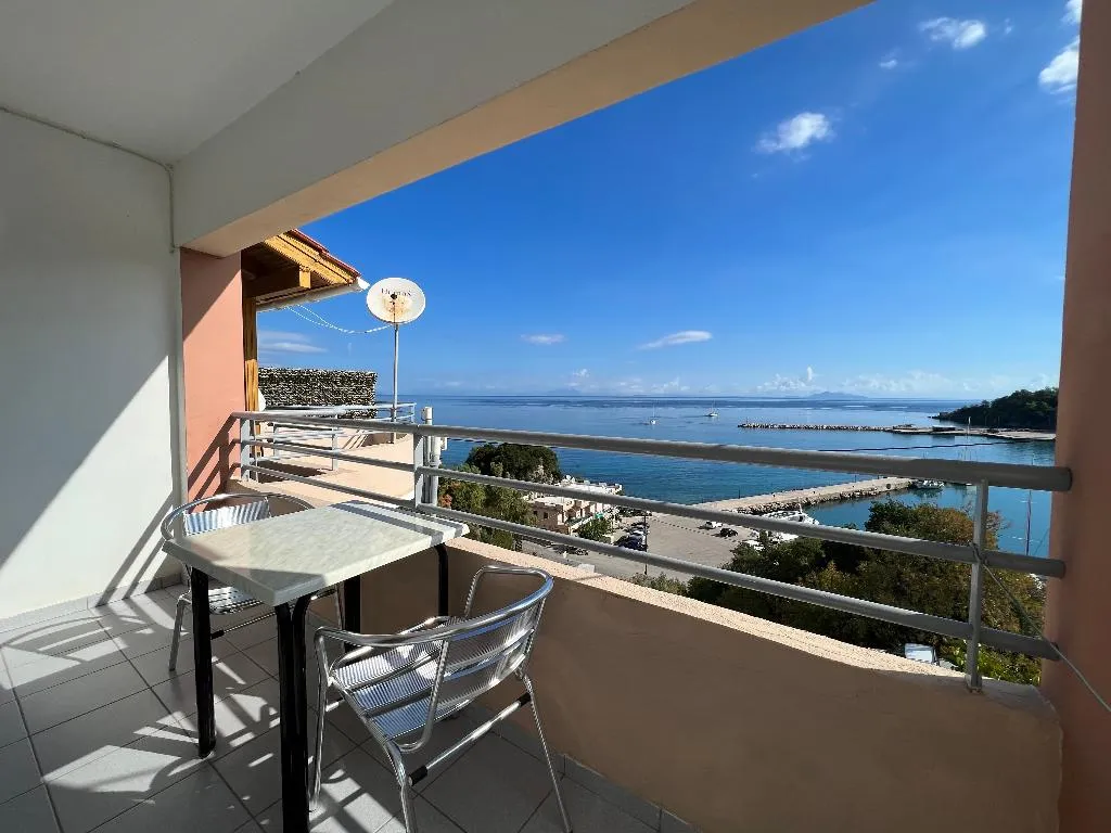 APARTMENT CAPACITY 4 Room, Harbour View, Kalamata