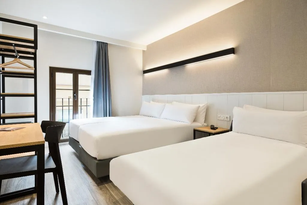 TRIPLE STANDARD Room, Acta bcn 40, Barcelona