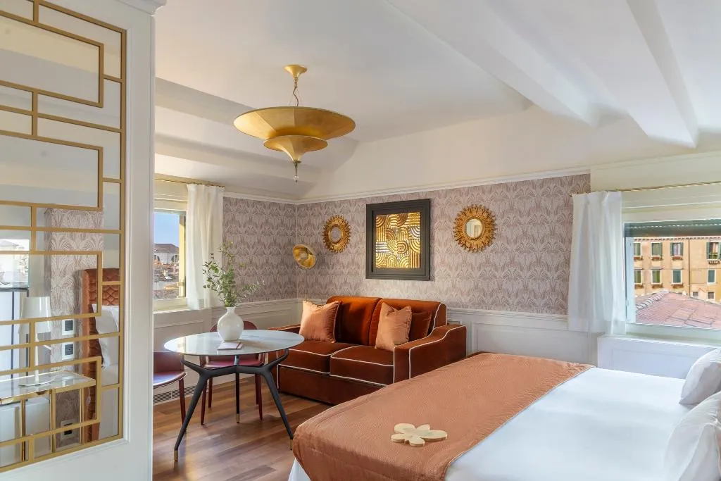 JUNIOR SUITE LAGOON VIEW Room, Londra Palace Venezia, Venice