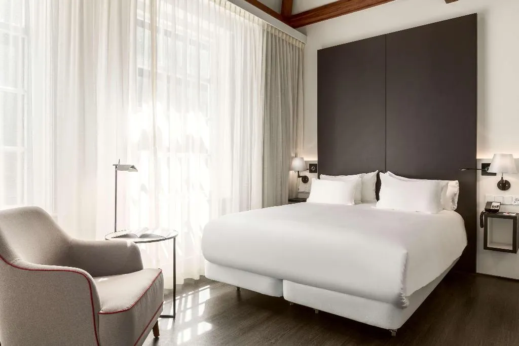 DOUBLE PREMIUM Room, NH Collection Amsterdam Barbizon Palace, Amsterdam