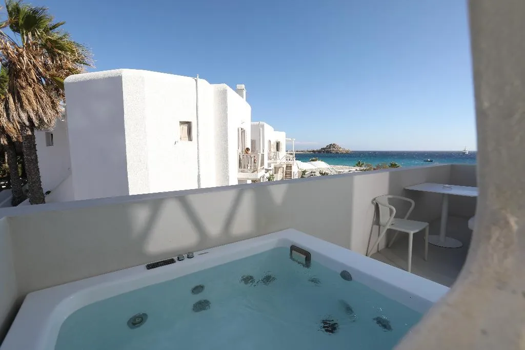 SUITE WITH JACUZZI Room, Mykonos Dove beach hotel, Mykonos