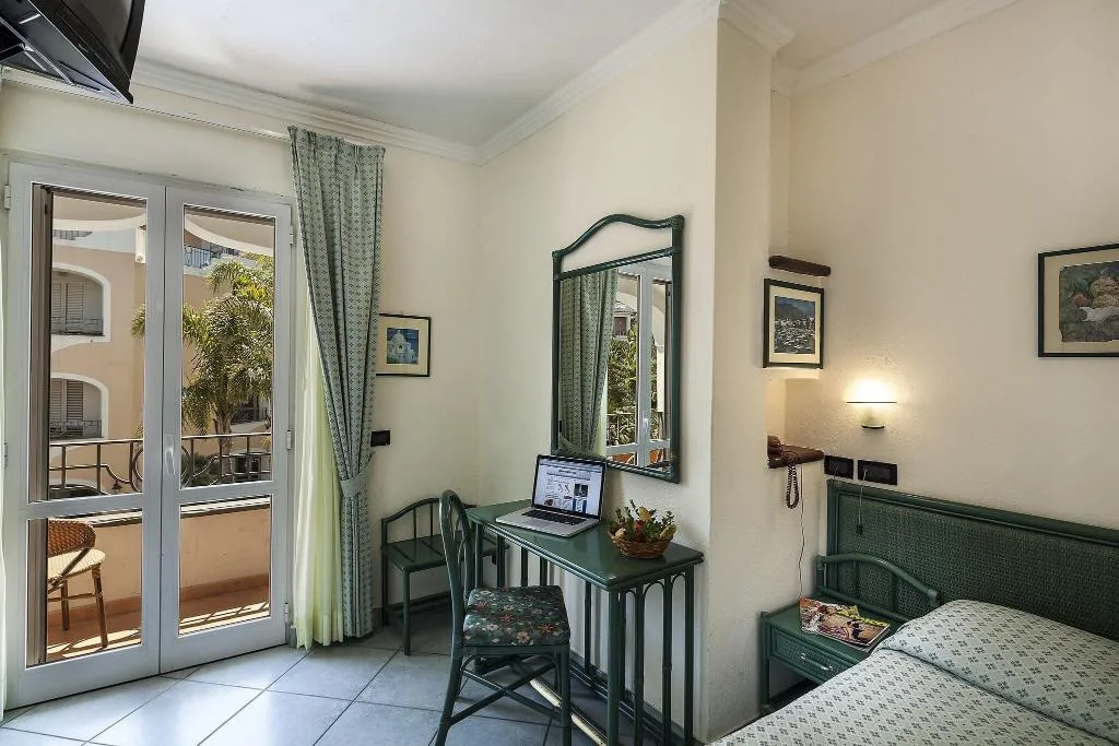 SINGLE CLASSIC Room, Sorriso Thermae Resort & Spa, Naples