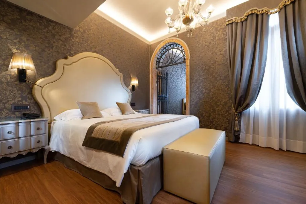 JUNIOR SUITE STANDARD Room, Canaletto, Venice