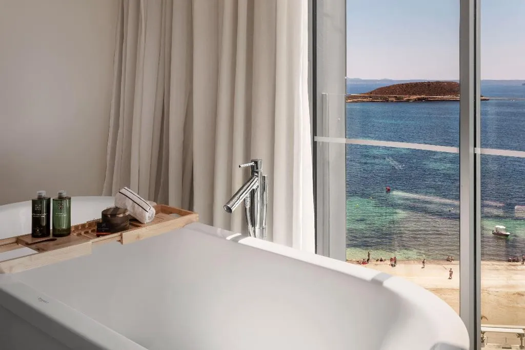 JUNIOR SUITE STANDARD Room, Melia South Beach, Majorca