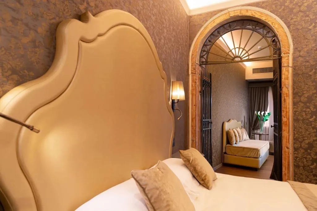 JUNIOR SUITE STANDARD Room, Canaletto, Venice