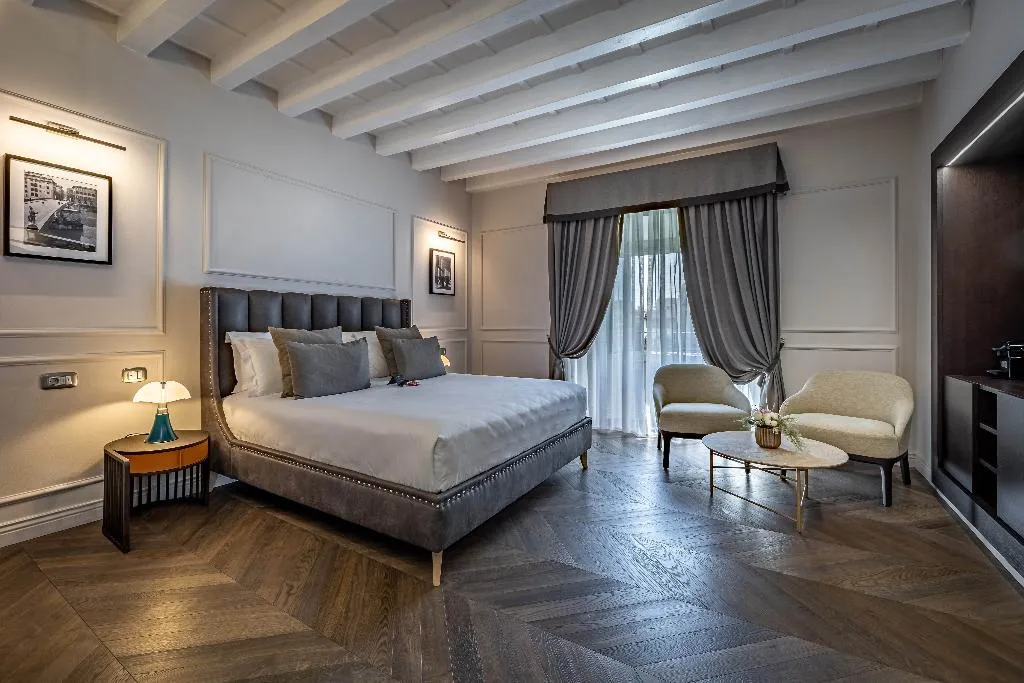 JUNIOR SUITE RIVER VIEW Room, Palazzo Alfieri, Florence