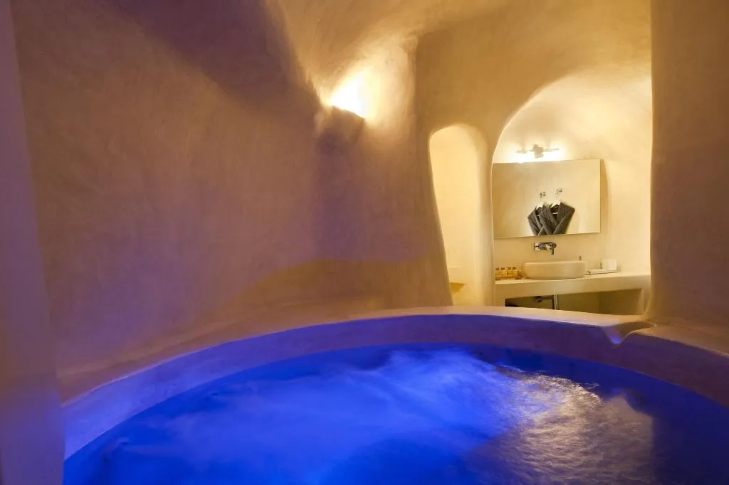 SUITE WITH JACUZZI Room, Kapari Natural Resort - member of Unique Lodges Na, Santorini