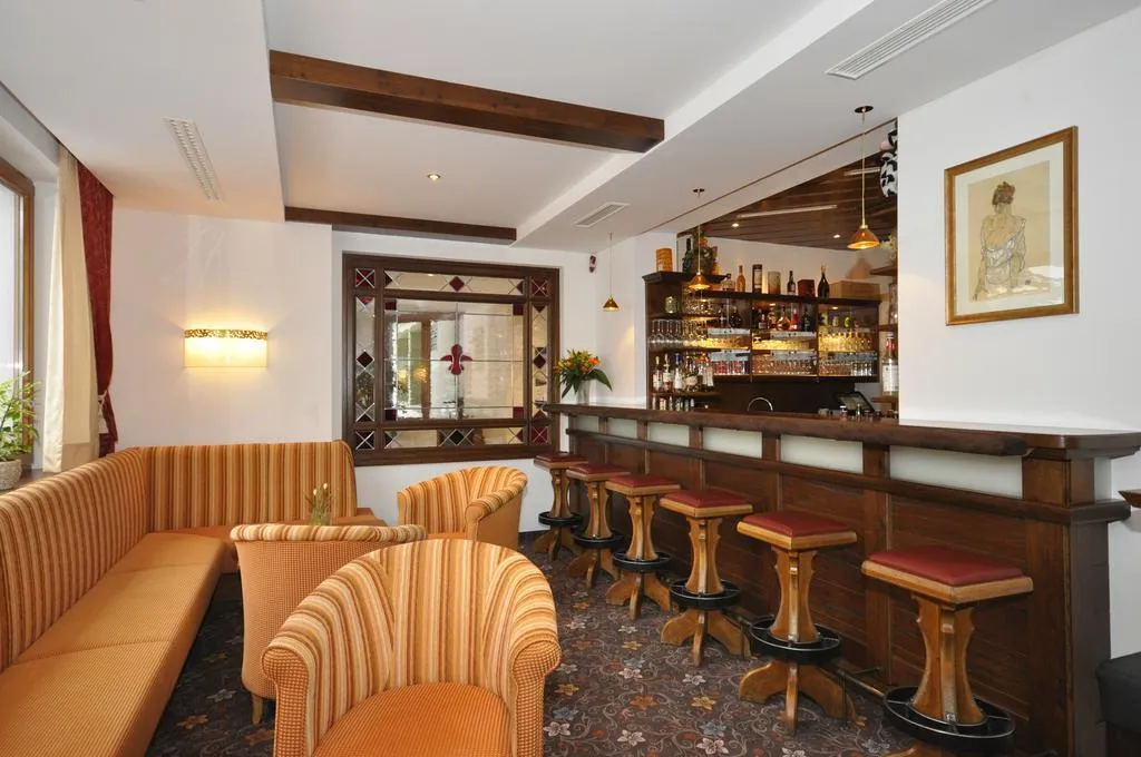 Bar, Alphof, Innsbruck