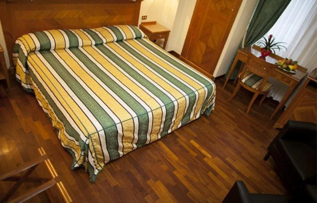 Room, City Caserta, Naples