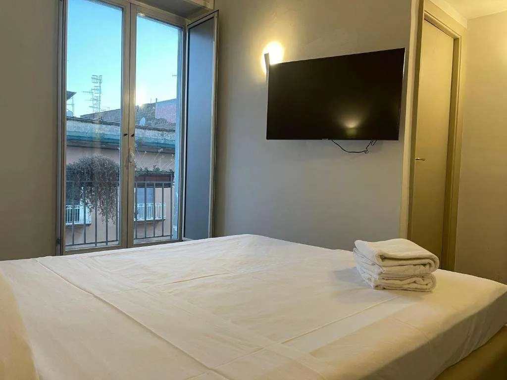 Room, Borbone Di Napoli, Naples