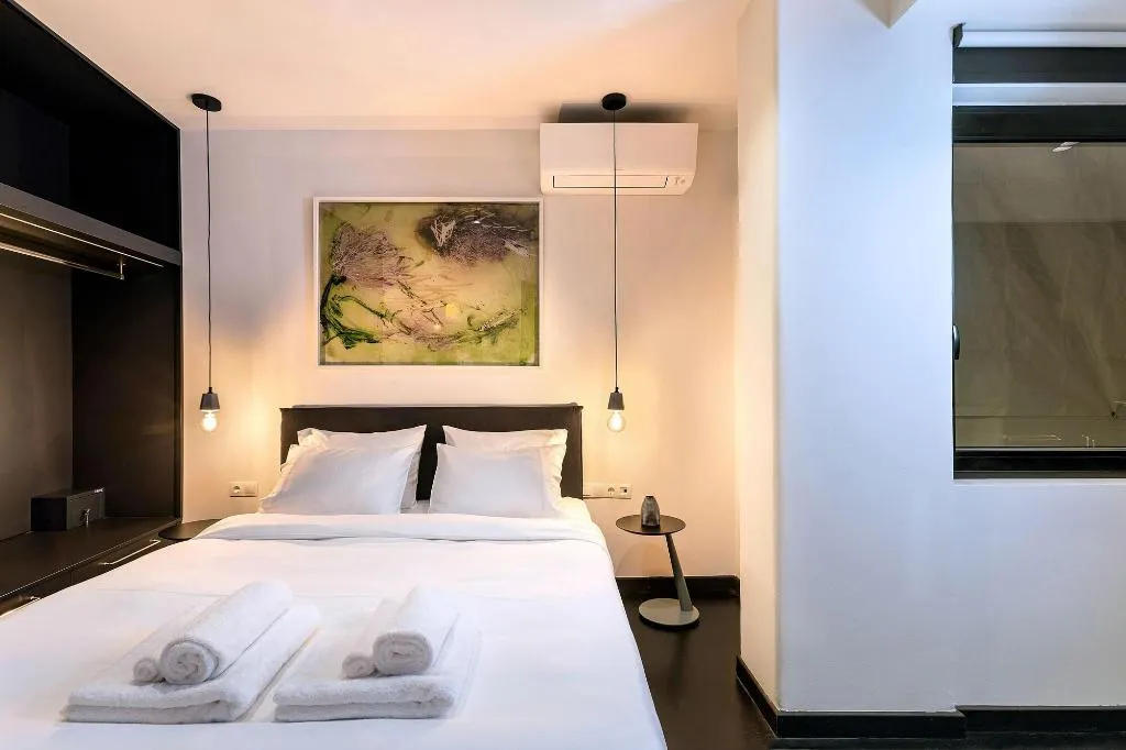 Room, Nin&Bau Sarri 2, Athens