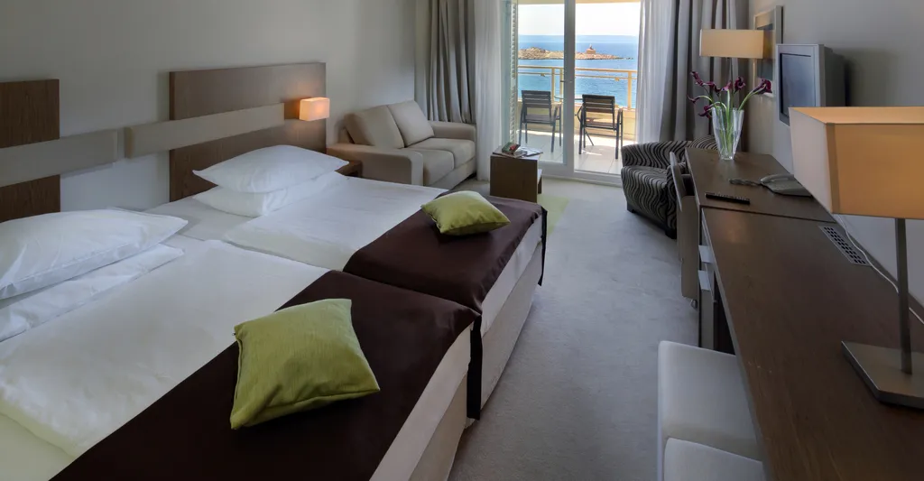 DOUBLE SUPERIOR WITH BALCONY Room, Park, Split
