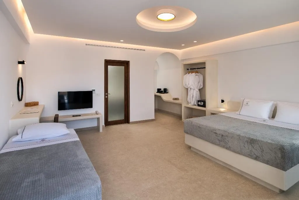 TRIPLE EXECUTIVE Room, Aelia Thalassa, Santorini